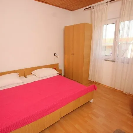 Ljubica Tkon